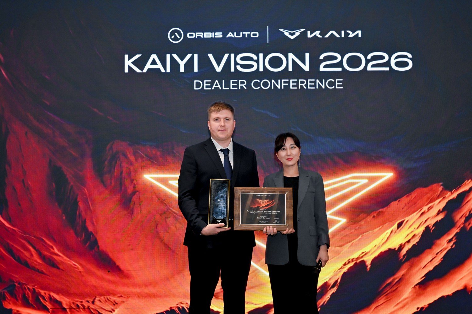 Лучших сотрудников Kaiyi в Казахстане отметили наградами на дилерской конференции в Китае